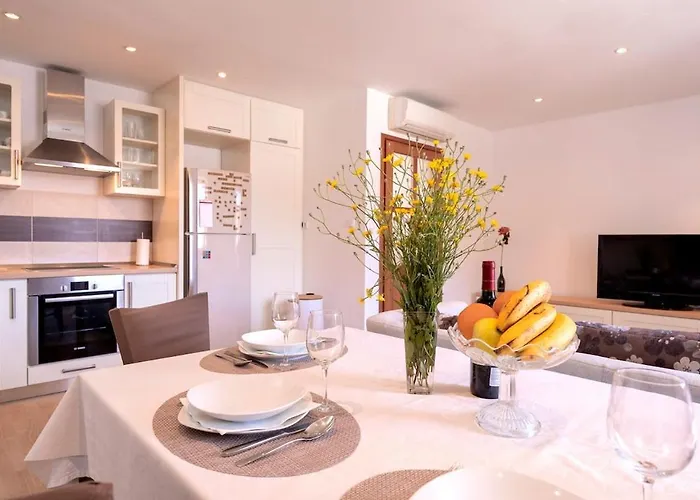 Everything Just A Few Steps Away Apartment *