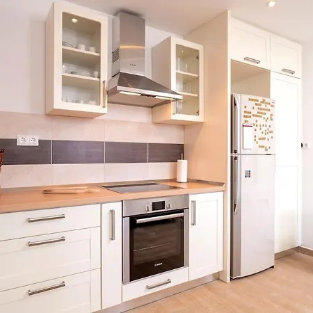 Everything Just A Few Steps Away 赫瓦尔