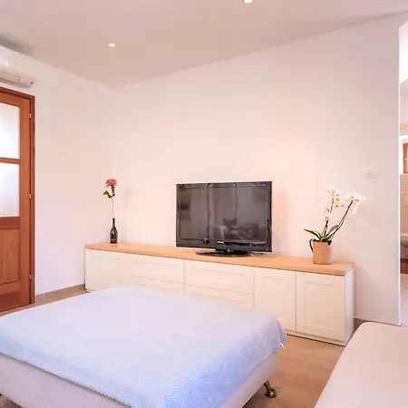 Everything Just A Few Steps Away * 赫瓦尔