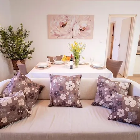 Everything Just A Few Steps Away 公寓 赫瓦尔