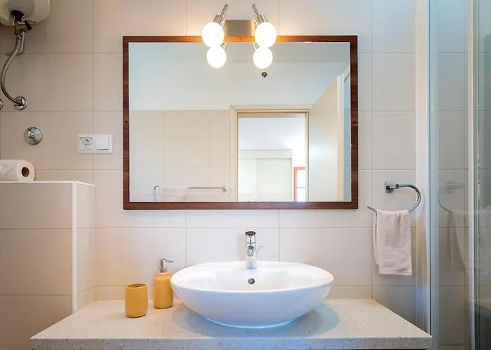 Everything Just A Few Steps Away * 赫瓦尔